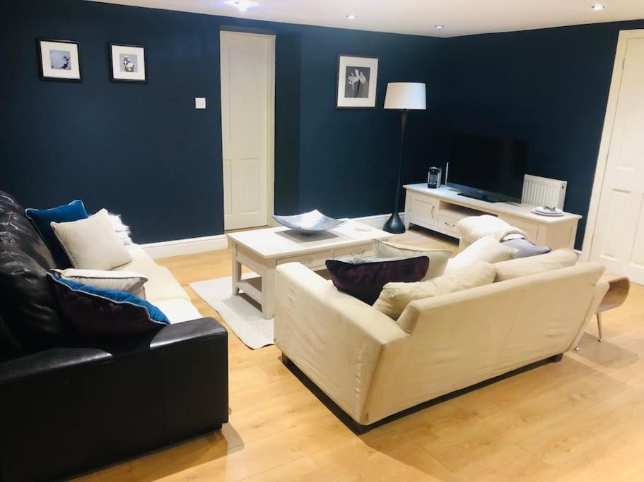 2 Double Bedroom Large Modern Self Contained Apartment Free Parking Κάμπερλι Εξωτερικό φωτογραφία