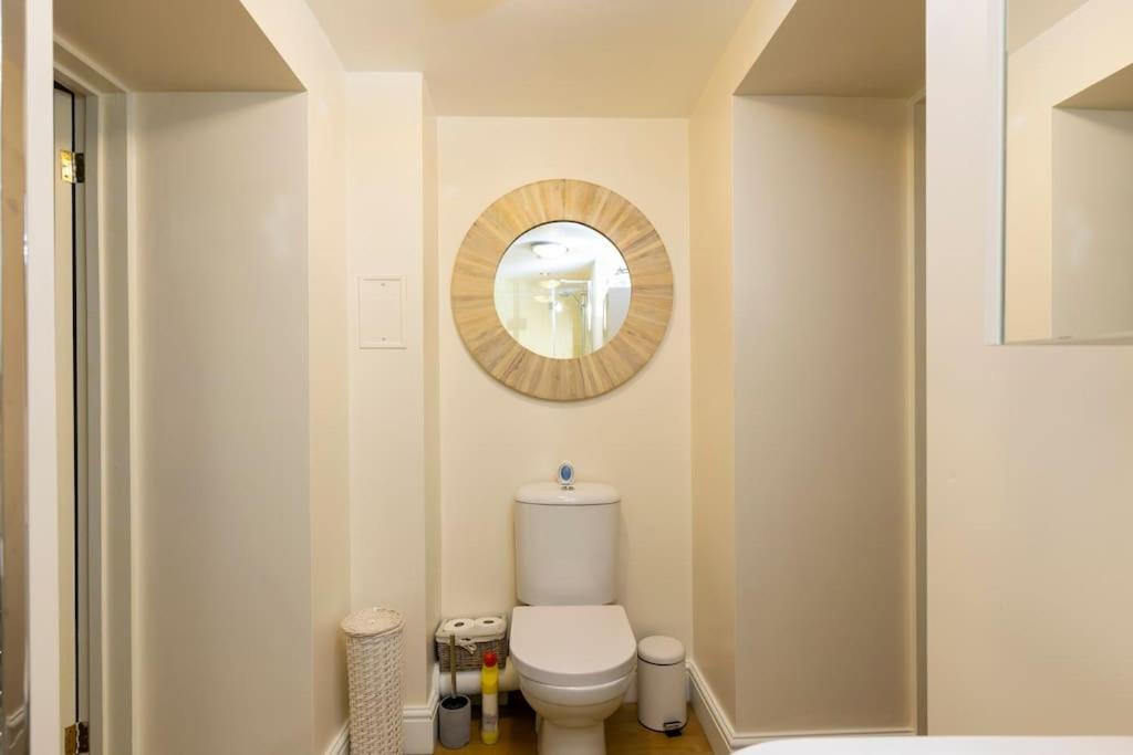 2 Double Bedroom Large Modern Self Contained Apartment Free Parking Κάμπερλι Εξωτερικό φωτογραφία