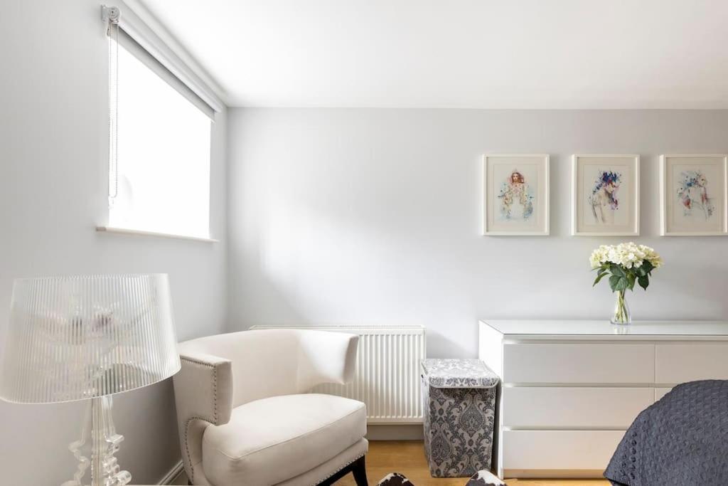 2 Double Bedroom Large Modern Self Contained Apartment Free Parking Κάμπερλι Εξωτερικό φωτογραφία