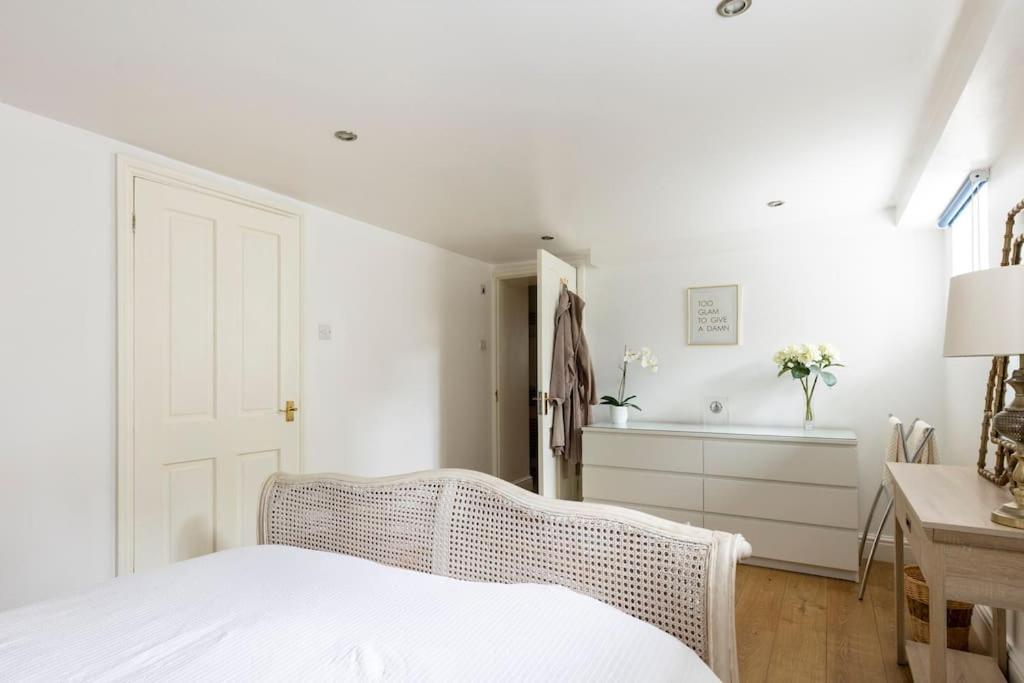 2 Double Bedroom Large Modern Self Contained Apartment Free Parking Κάμπερλι Εξωτερικό φωτογραφία